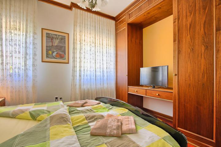 Poreč, ekskluzivna vila s 430 m2, atraktivna lokacija