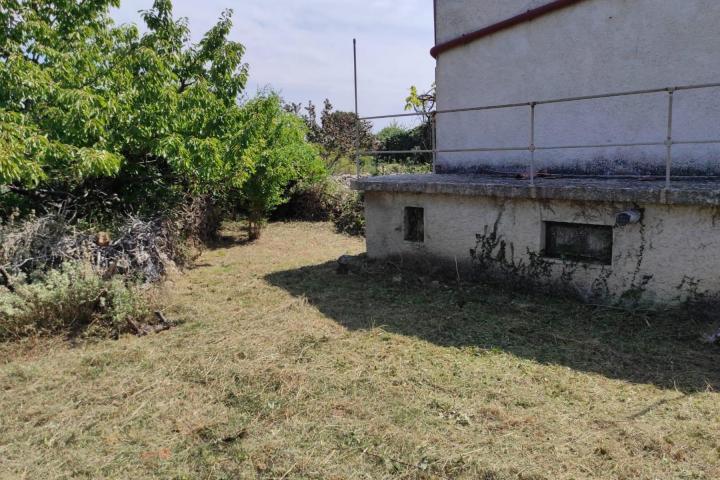 Otok Cres, Pernat, starina za adaptaciju na zemljištu 600m2