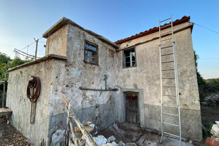 Otok Cres, Pernat, starina za adaptaciju na zemljištu 600m2