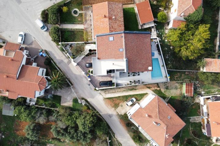 Ližnjan, Istra, eskluzivan stan NKP 143 m2, pogled na more 