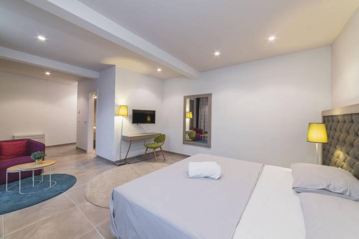 Trogir, luksuzna vila s bazenom, NKP 368 m2