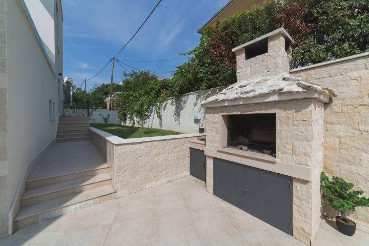 Trogir, luksuzna vila s bazenom, NKP 368 m2