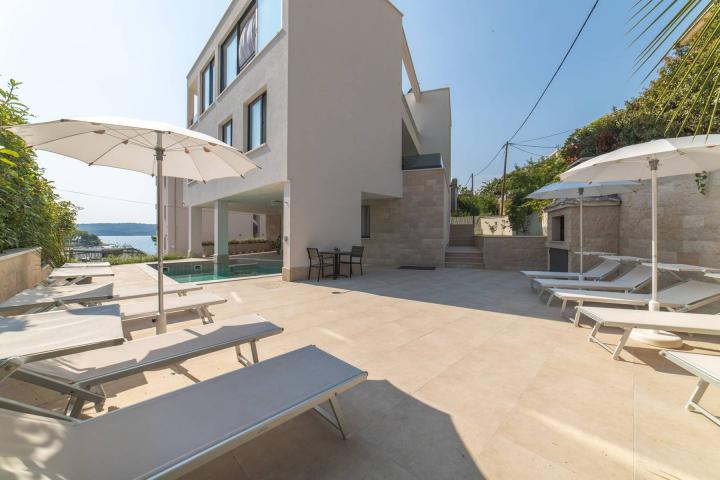 Trogir, luksuzna vila s bazenom, NKP 368 m2