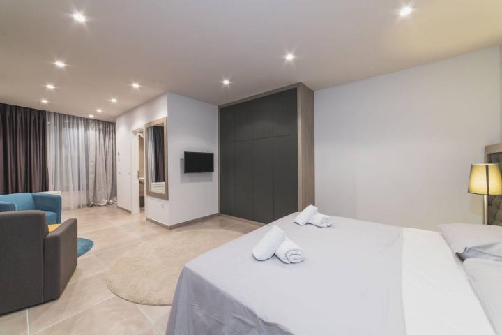 Trogir, luksuzna vila s bazenom, NKP 368 m2