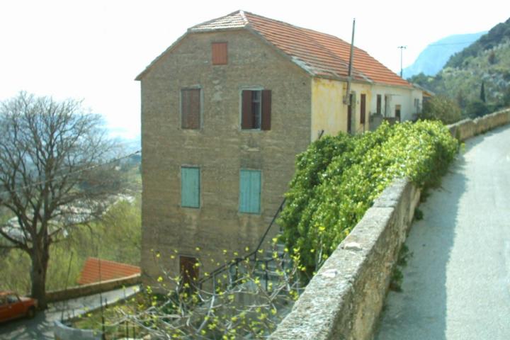 Klis, dvosoban stan s panoramskim pogledom u starom dijelu