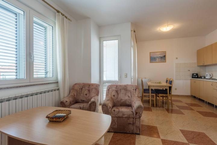 Istra, Rovinj, apartmanska kuća, 13 stanova, uhodani biznis, odlična prilika