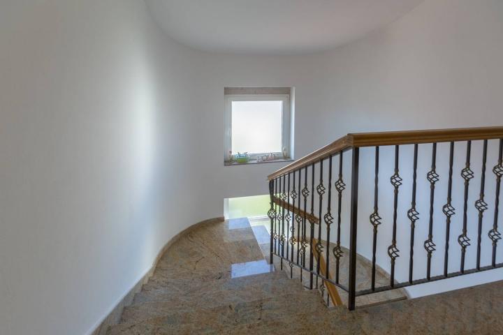 Istra, Rovinj, apartmanska kuća, 13 stanova, uhodani biznis, odlična prilika