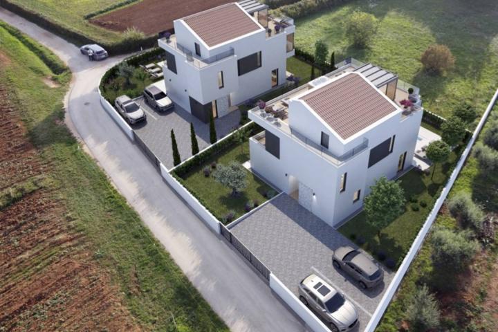 Poreč, moderna  i elegantna samostojeća vila NKP 220 m2 na  velikoj okućnici 