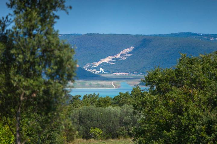 Istra, Rakalj, prekrasna vila s bazenom i pogledom na more na 1000 m2 zemljišta