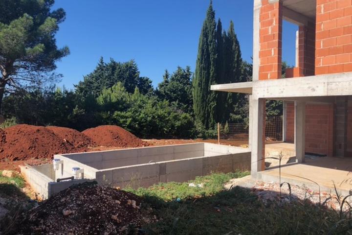 Istra, Poreč, luksuzna vila sa bazenom, 240 m2, roh-bau