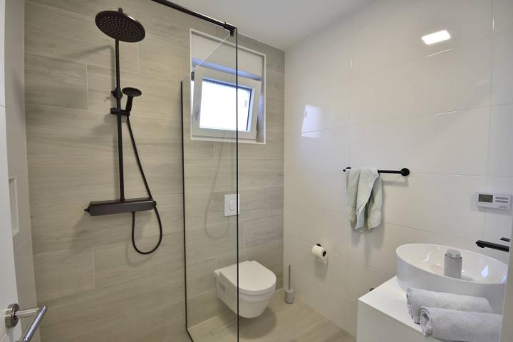 Vodice, prekrasna vila s apartmanima