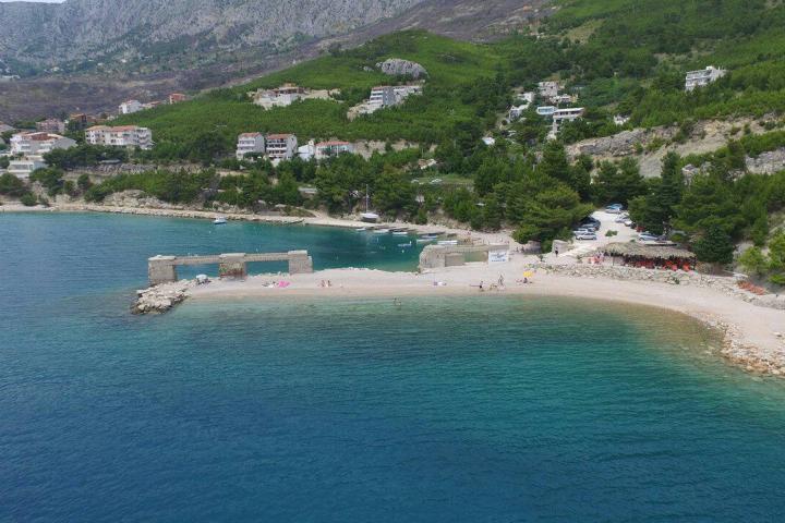 Omiš, građevinsko zemljište s otvorenim pogledom na more