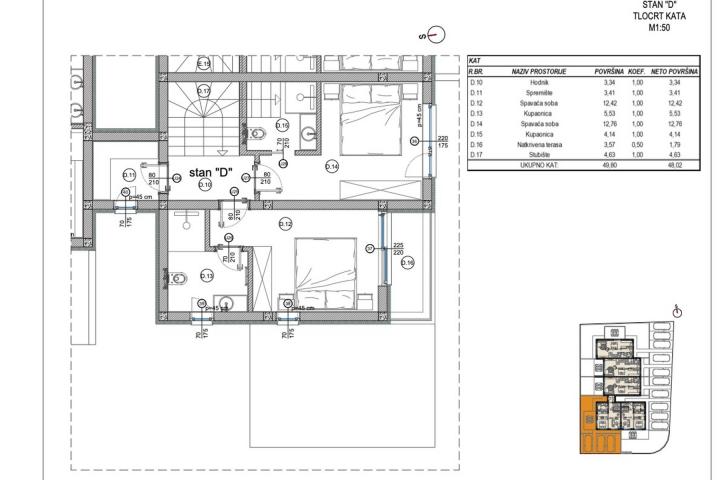 Poreč, prekrasan  trosobni stan u kući u nizu od 125 m2 s velikim vrtom