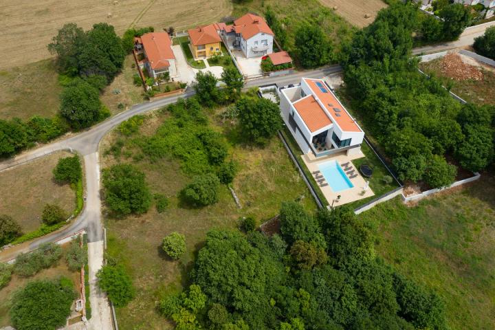 Ližnjan, impozantna villa s bazenom