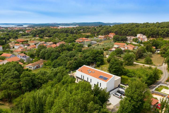 Ližnjan, impozantna villa s bazenom