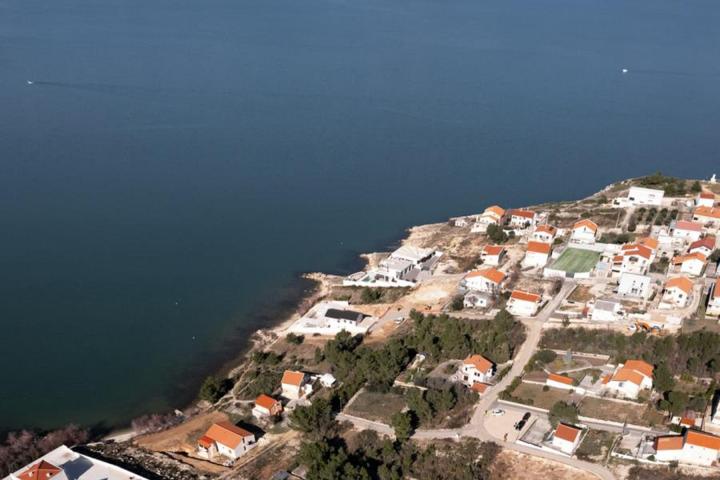 Zadar, Novigrad, građevinsko zemljište na super lokaciji s pogledom na more