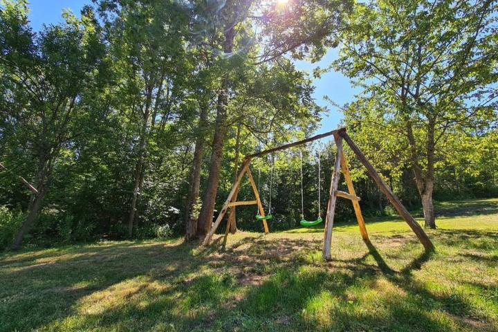 Plitvička Jezera, šarmantna kuća za odmor 125 m2 na zemljištu od 9000 m2