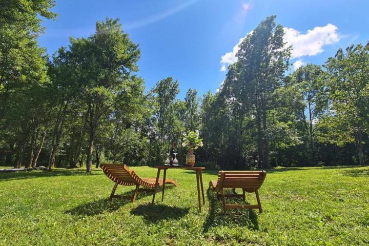 Plitvička Jezera, šarmantna kuća za odmor 125 m2 na zemljištu od 9000 m2