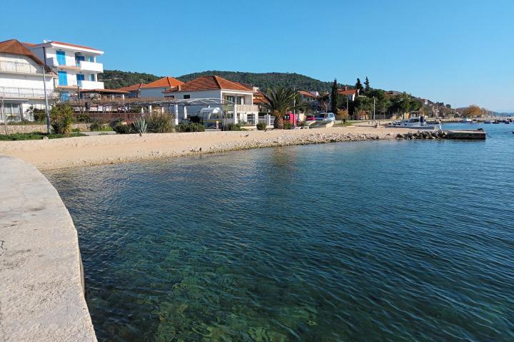 Marina, Poljica, građevinsko zemljište blizu mora, 896 m2