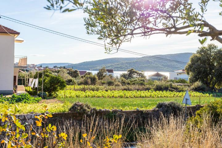 Seget Donji, građevinsko zemljište površine 1592 m2