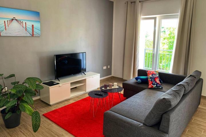 Medulin, prekrasna villa s 3 apartmana, bazenom i vrtom