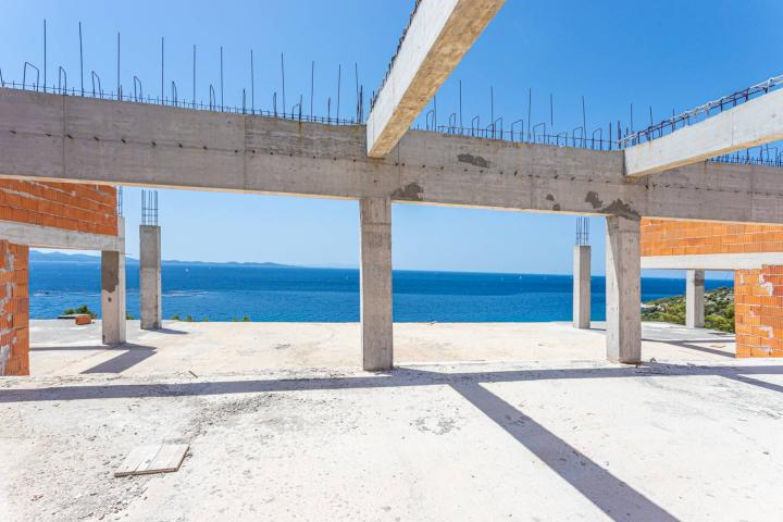 Brač zemljište 30. 000 m2 uz more za gradnju vile 