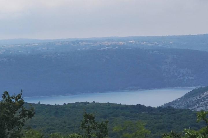 Labin, veliko građevinsko zemljište  NKP 12653 m2 s pogledom more