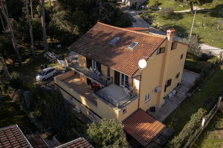 Istra, Rovinj, apartmanska kuća od 400m2 na 150 metara od mora