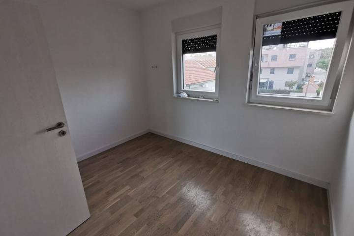 Zadar - Petrići, trosoban penthouse sa krovnom terasom i bazenom 146, 19 m2