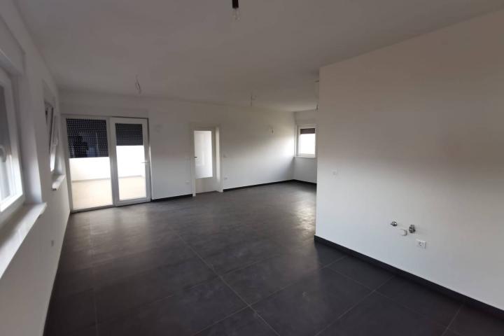 Zadar - Petrići, trosoban penthouse sa krovnom terasom i bazenom 146, 19 m2