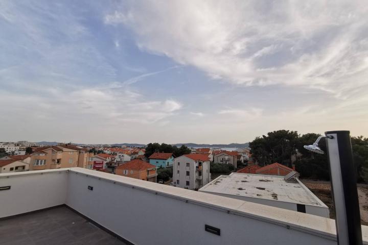 Zadar - Petrići, trosoban penthouse sa krovnom terasom i bazenom 146, 19 m2