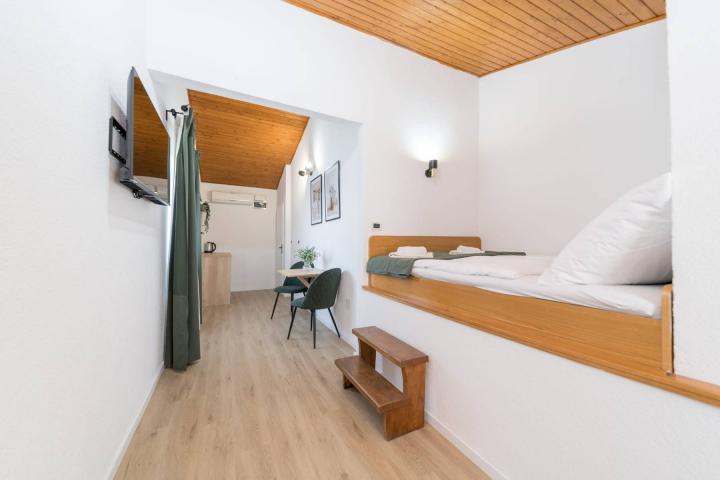 Istra, Umag, novouređeni aparthotel u blizini mora, 400m2