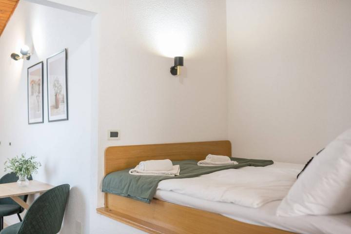 Istra, Umag, novouređeni aparthotel u blizini mora, 400m2