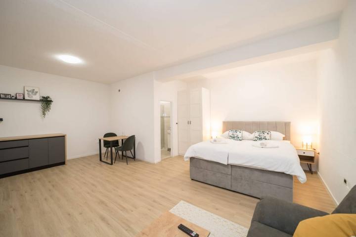 Istra, Umag, novouređeni aparthotel u blizini mora, 400m2