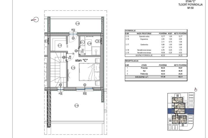 Poreč, prekrasan  trosobni stan u kući u nizu od 125 m2 s velikim vrtom