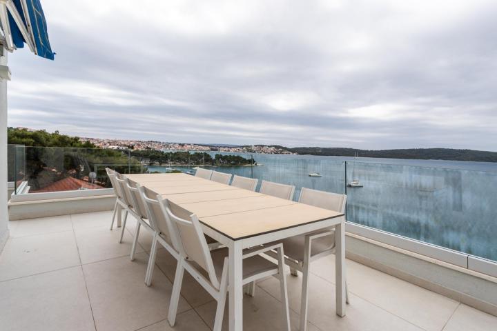 Trogir, Čiovo, moderan penthouse s panoramskim pogledom na more