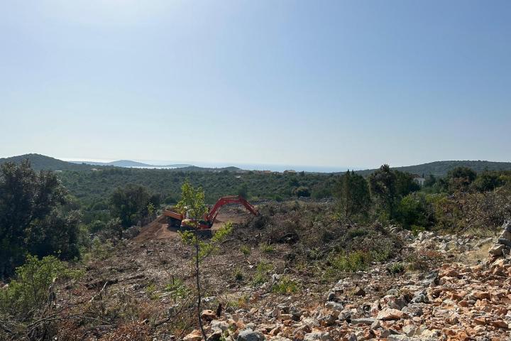 Vinišće, građevinsko zemljište, s pogledom na more