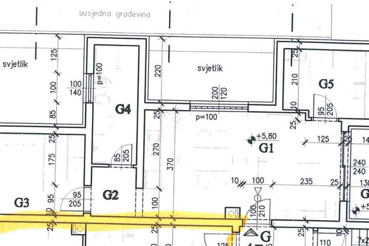 Pula, trosoban stan u  širem centru grada, NKP 54, 96 m2