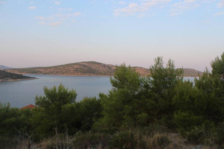  Kaprije, građevinsko zemljište s prekrasnim pogledom na Kornate