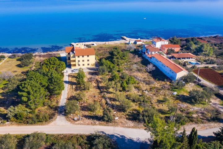 Zadar, Pašman, građevinsko zemljište 1312m2, drugi red do mora