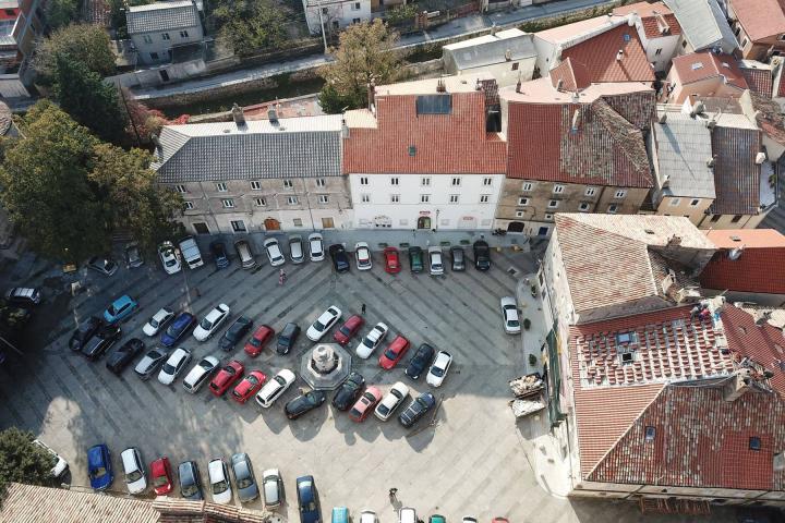 Senj, ulični poslovni prostor / lokal 170m2 INVESTICIJA