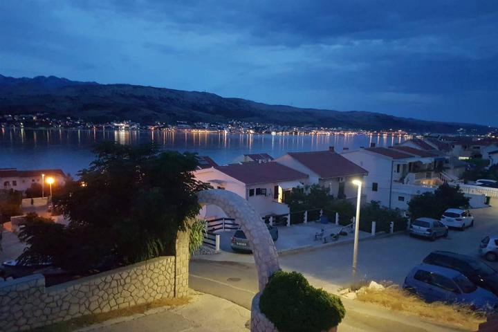 Otok Pag, Pag prekrasna kuća sa 4 apartman i uređenom okućnicom