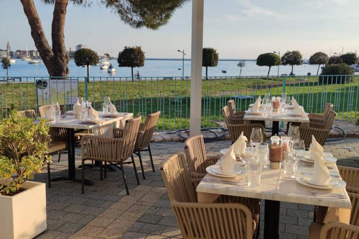 Istra, Umag, restoran na prodaju, tik uz more