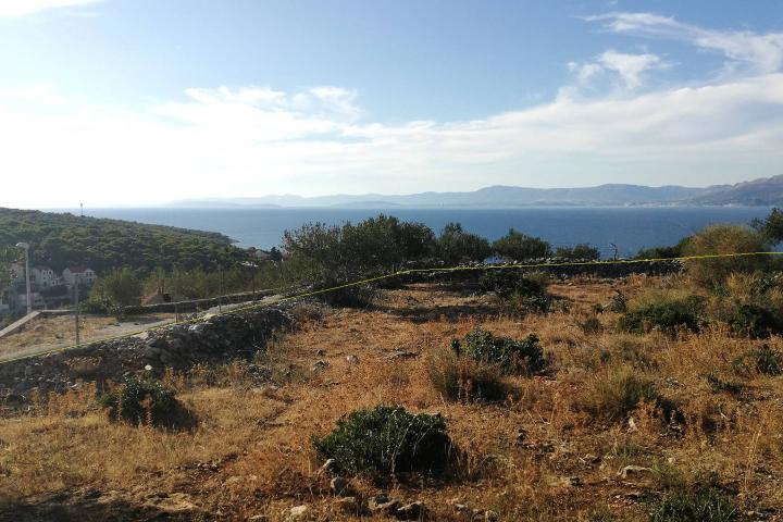 Brač, Postira, građevinsko zemljište s pogledom na more