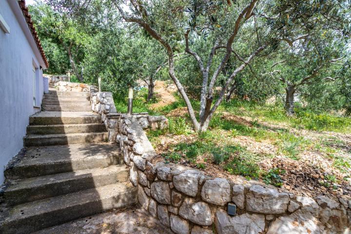 Hvar, prekrasna nekretnina na južnoj strani otoka s otvorenim pogledom na more