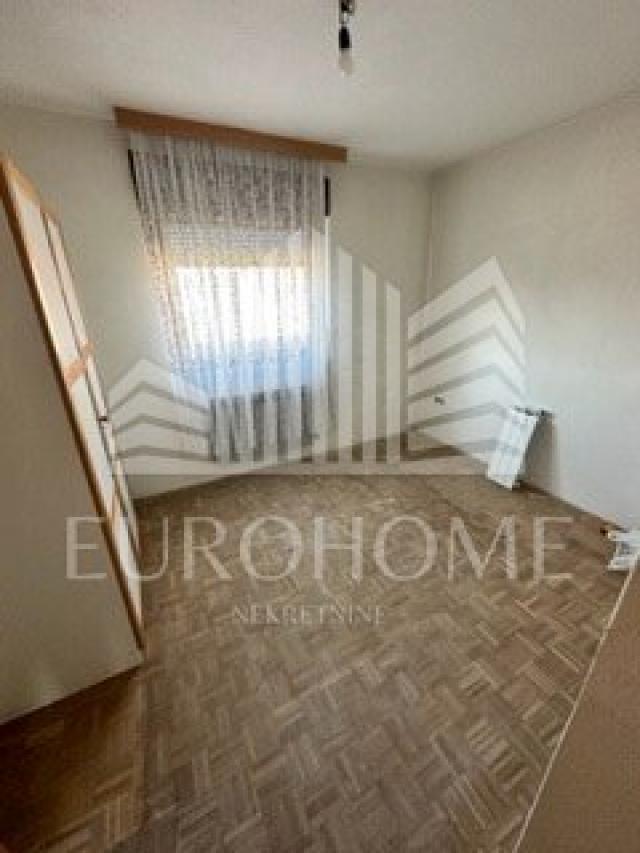 Prilika, KUĆA 250m2, 1. 040 eura/m2, s garažom, centar Velike Gorice