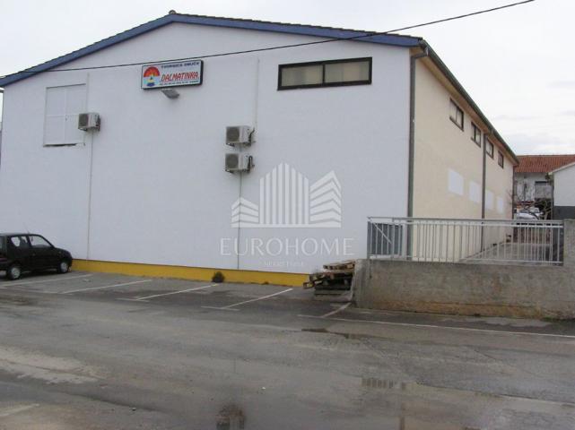 Poslovni prostor 1200m2, Zadar