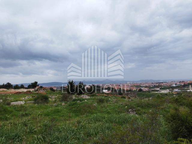 PLOČA-CRNO, građevinsko zemljište, 200€/m2, 723 m2