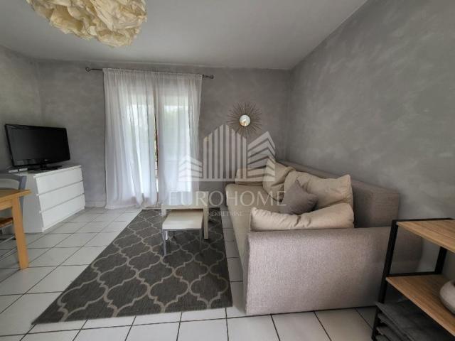 Kuća sa 5 apartmana i bazenom, 360 m2 NJIVICE