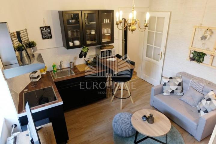 Centar, dvoetažni stan 137m2, 3 apartmana